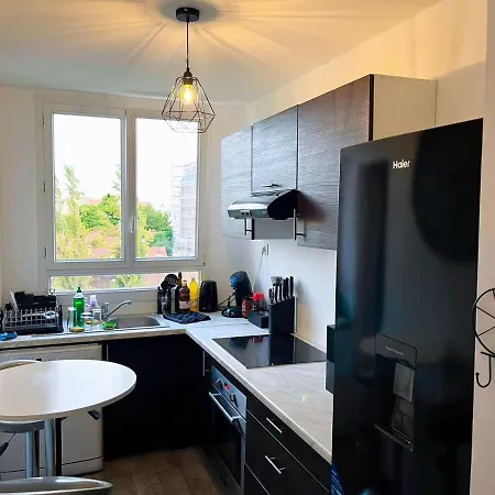 A 5 Min De Paris , Calme,au Pied Du Metro Et Tres Bien Equipe * Maisons-Alfort