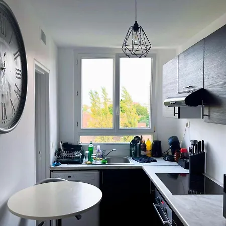 Apartment A 5 Min De Paris , Calme,au Pied Du Metro Et Tres Bien Equipe