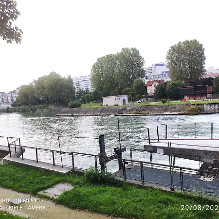 Apartment A 5 Min De Paris , Calme,au Pied Du Metro Et Tres Bien Equipe