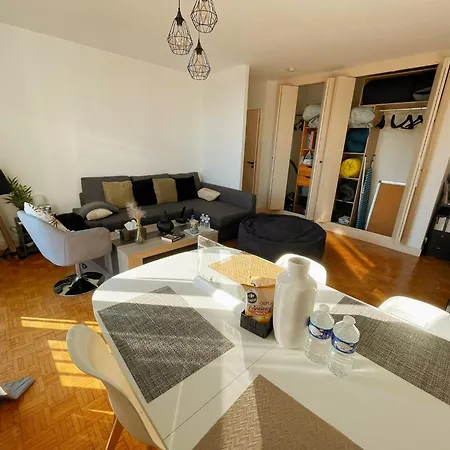 Apartment A 5 Min De Paris , Calme,au Pied Du Metro Et Tres Bien Equipe